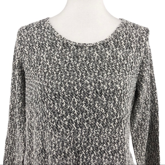 Gray & White Knitted Fringe Crew Neck Sweater - Picture 2 of 8